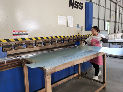 metal honeycomb panel skin cutting