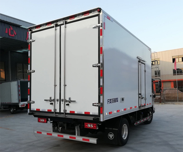 Carrocer&iacute;a t&eacute;rmica para cami&oacute;n